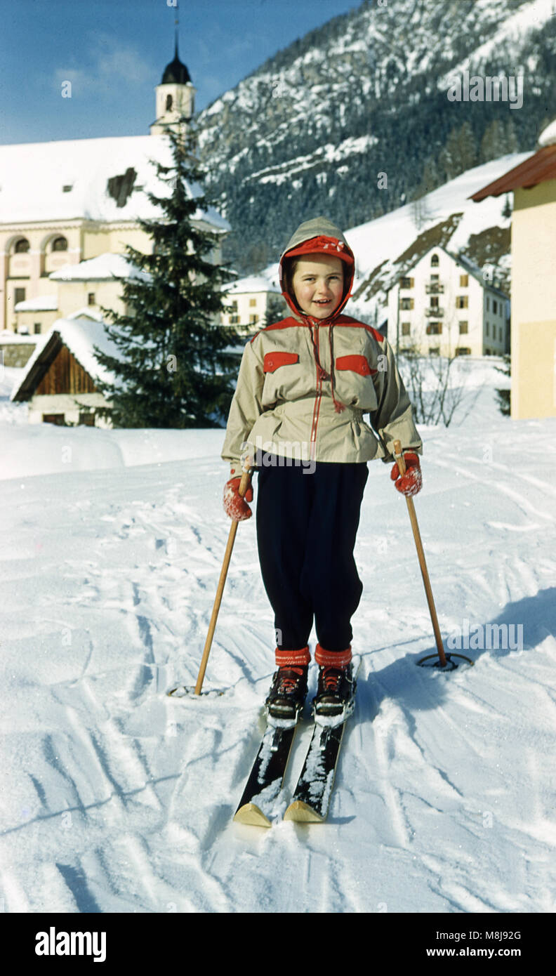 Winter fashion 1950s hires stock photography and images Alamy