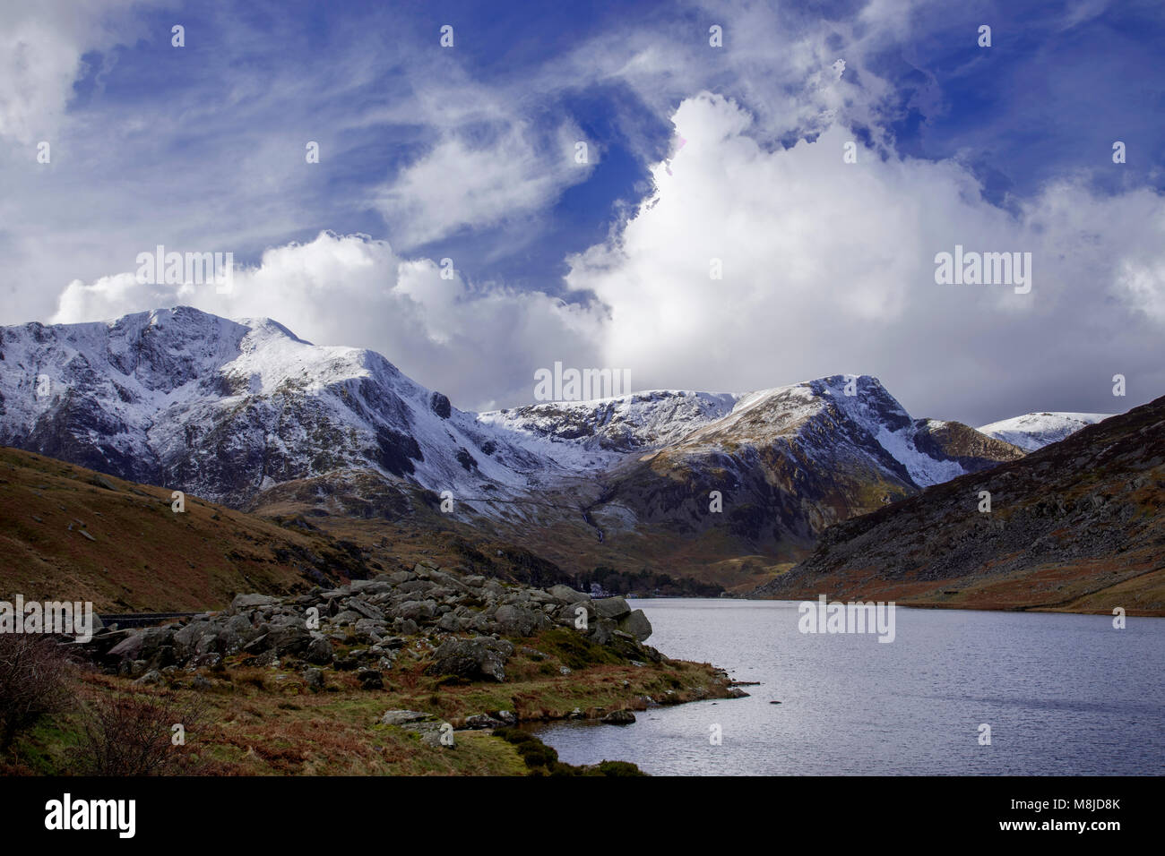 Llyn Ogwen in winter with snow capped mountains, Snowdonia National Park, North Wales Stock Photo