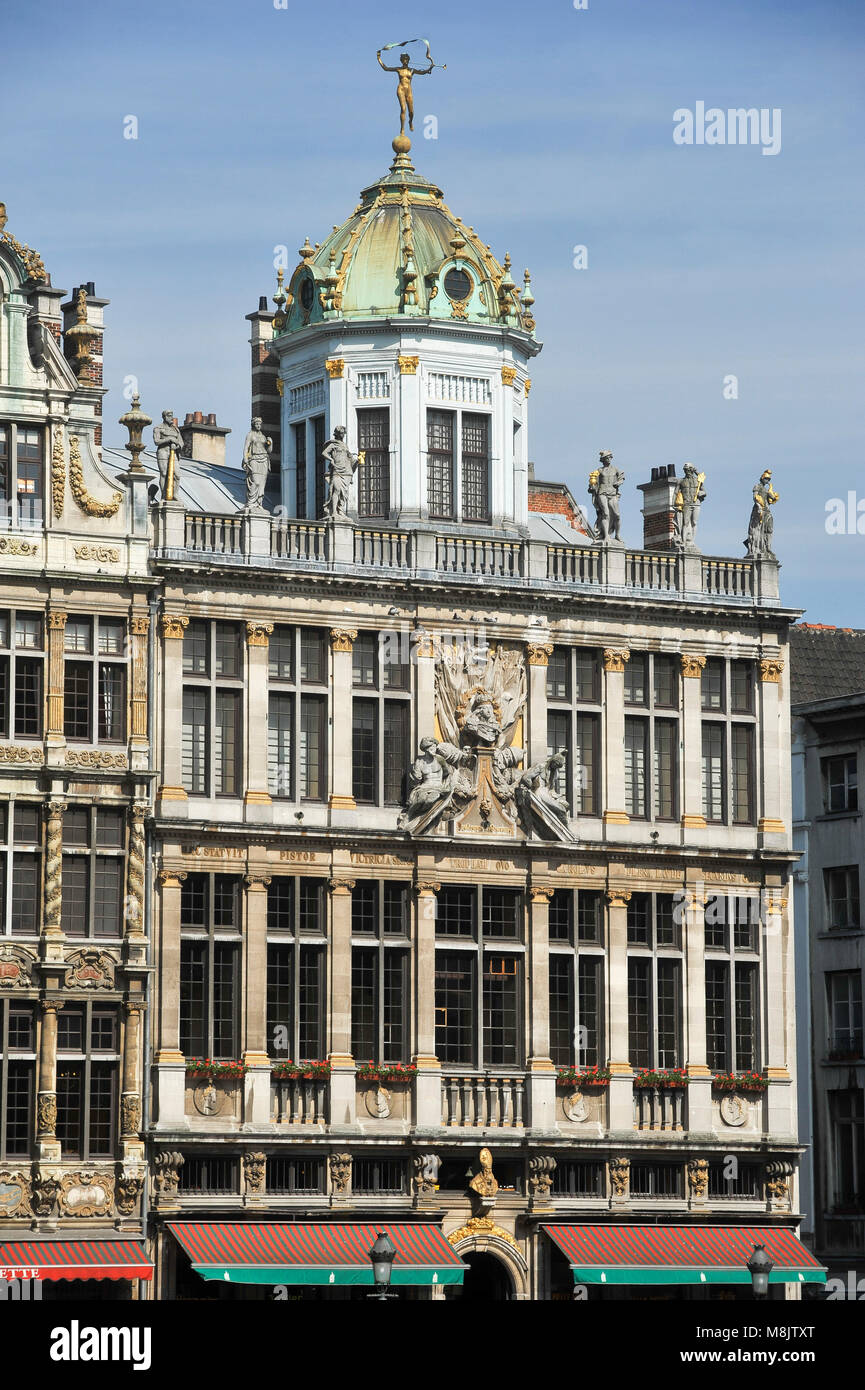 Italian Baroque house Le Renard from XVII century on Grand Place (Grand Square) listed World Heritage by UNESCO in Historic Centre of Bruxelles (Bruss Stock Photo