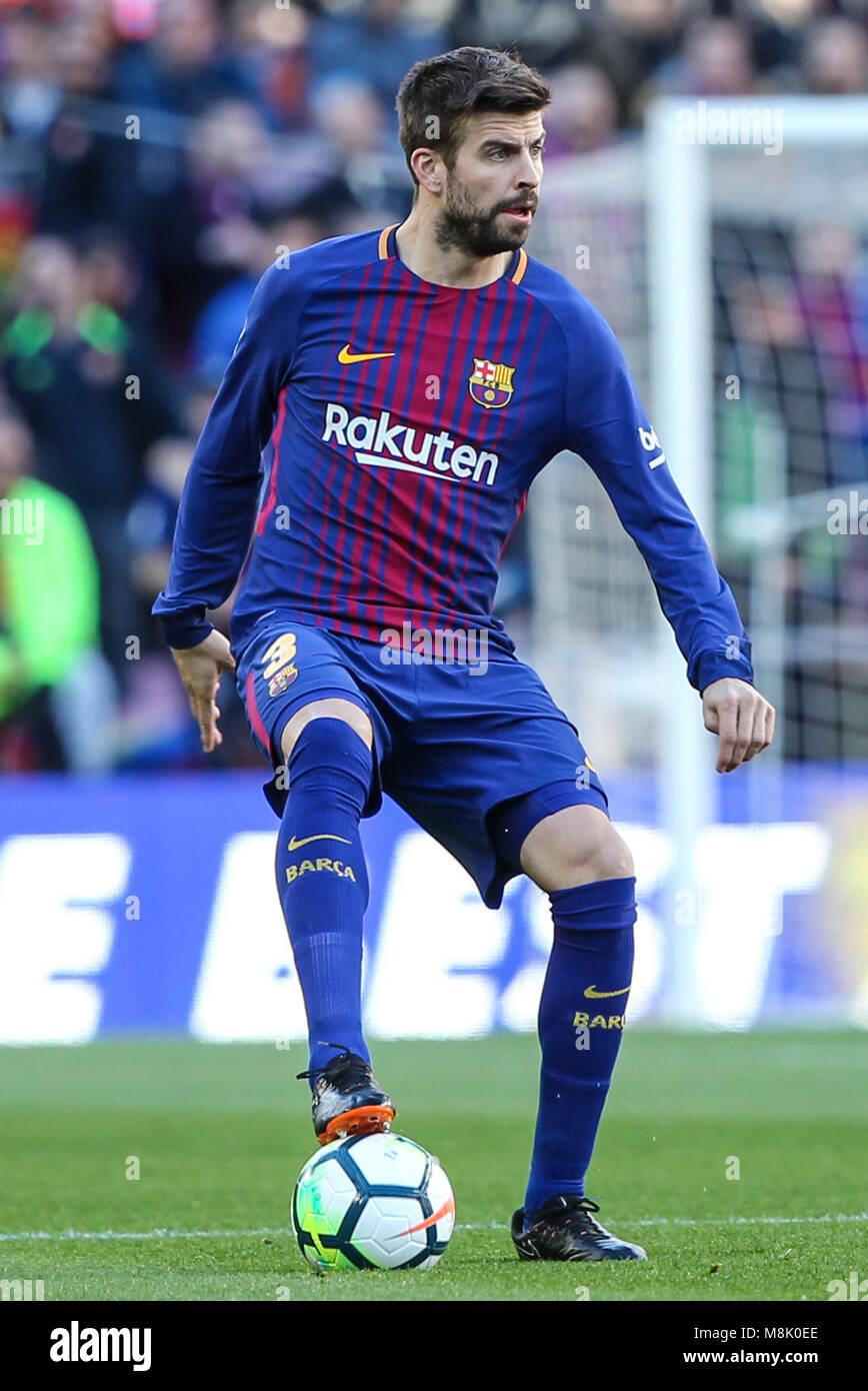 18th March 2018 Gerard Pique of FC Barcelona during the 2017/2018 LaLiga  Santander Round 29 game between FC Barcelona and Athletic Bilbao at Camp  Nou on March 19, 2018 in Barcelona, Spain. (, image size:868x1390