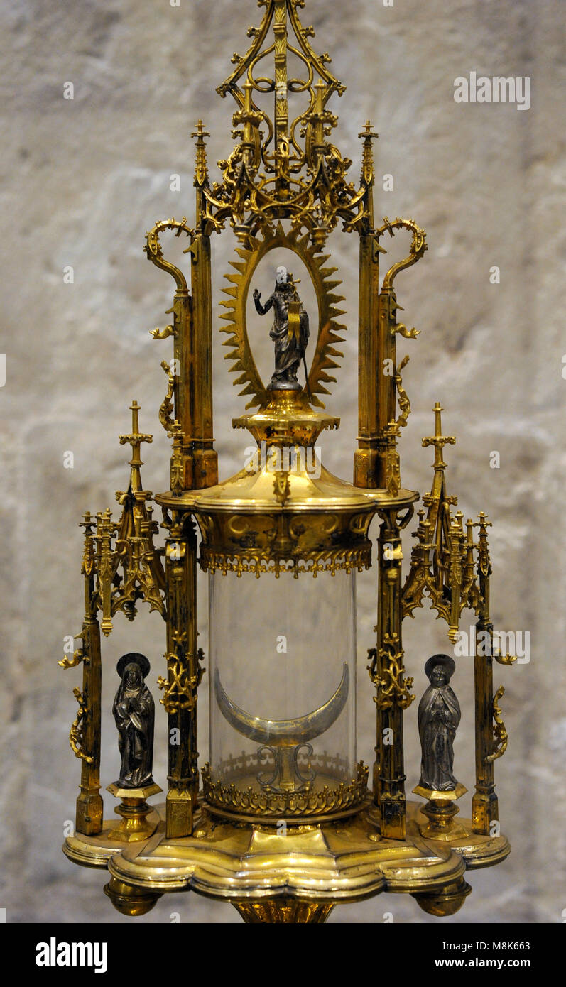 Monstrance from St. Mary of the Assumption in Herzogenrath. Aachen, c. 1510. Detail. Gilt copper, glass. Museum Schnütgen. Cologne, Germany. Stock Photo