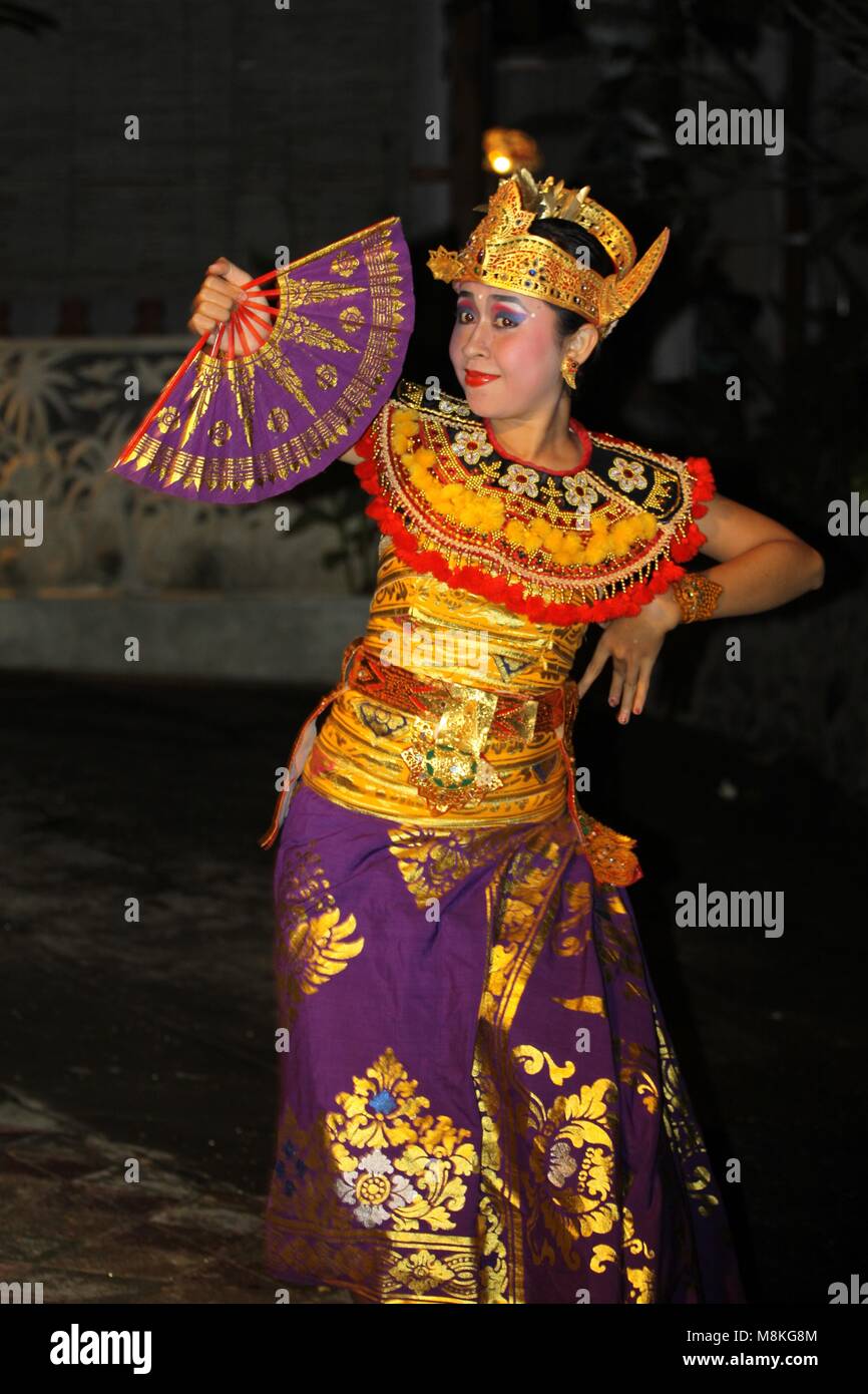 Beautiful Dance Performance Of A Balinese Woman Stock Photo - Alamy