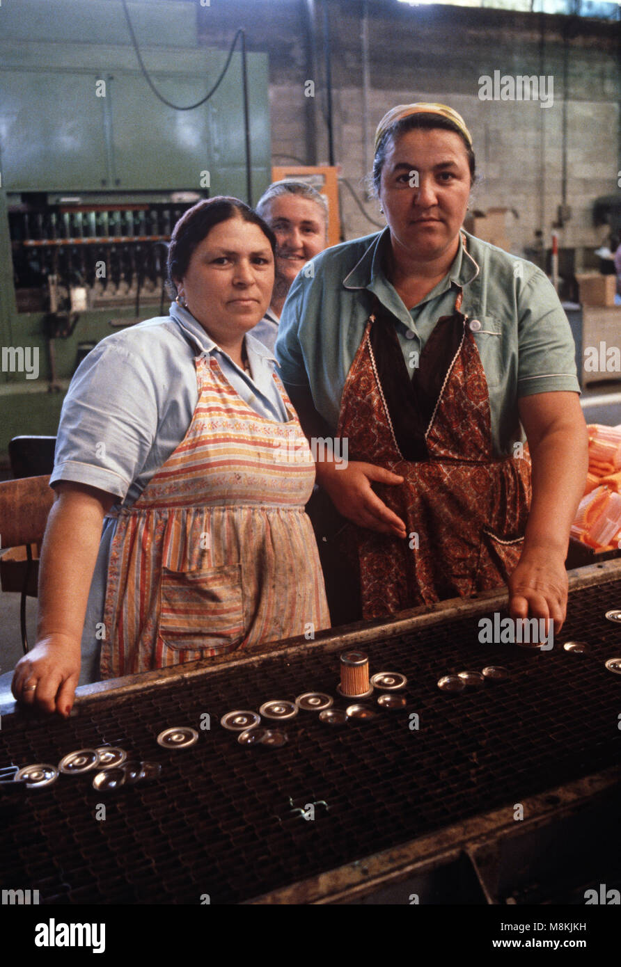 georgian-jews-working-in-ashdod-widget-factory-in-ashdod-israel-M8KJKH.jpg