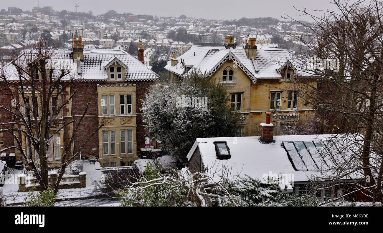 Bristol, UK, 18 March 2018, Bristol snow from Beast from the East 2 storm strikes harder than expected but Bristol is cooping with a blanket of the white covering the city but the road gritters are out and pedestrians still walk the streets. credit.  © Charles Stirling/Alamy Live News Stock Photo