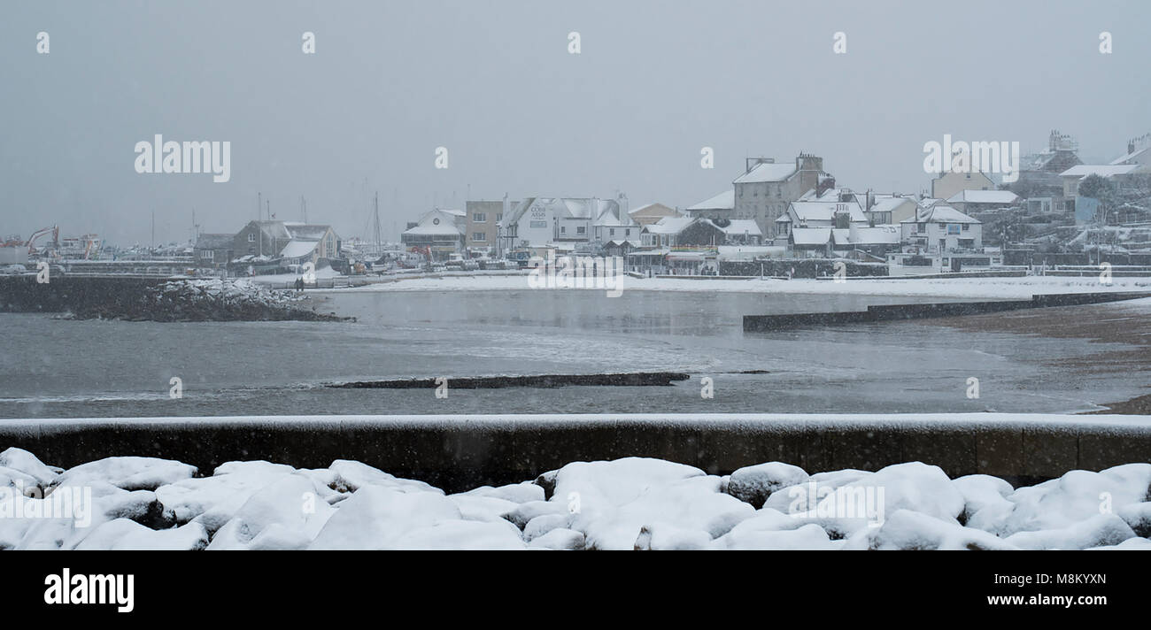 Snow in Lyme Regis, 18th March 2018.  UK Weather: A wintery scene on the Dorset coast after the beast from the east 2 bites. Credit: Celia McMahon/Alamy Live News Stock Photo