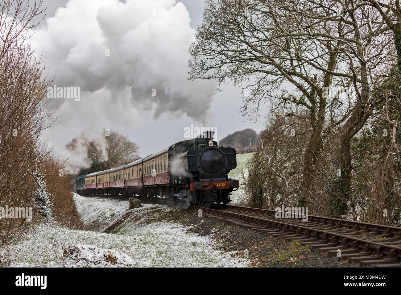 Bodmin & Wenford Steam Railway, Bodmin, Cornwall. 18, March, 2018. The mini Beast from the East, snow settling in Cornwall, Bodmin and Wenford Steam Railway trying to steam as normal. The 4612 hauling the 15:12 departure off Boscarne Junction through Westheath. © Barry Bateman / Alamy Live News Stock Photo
