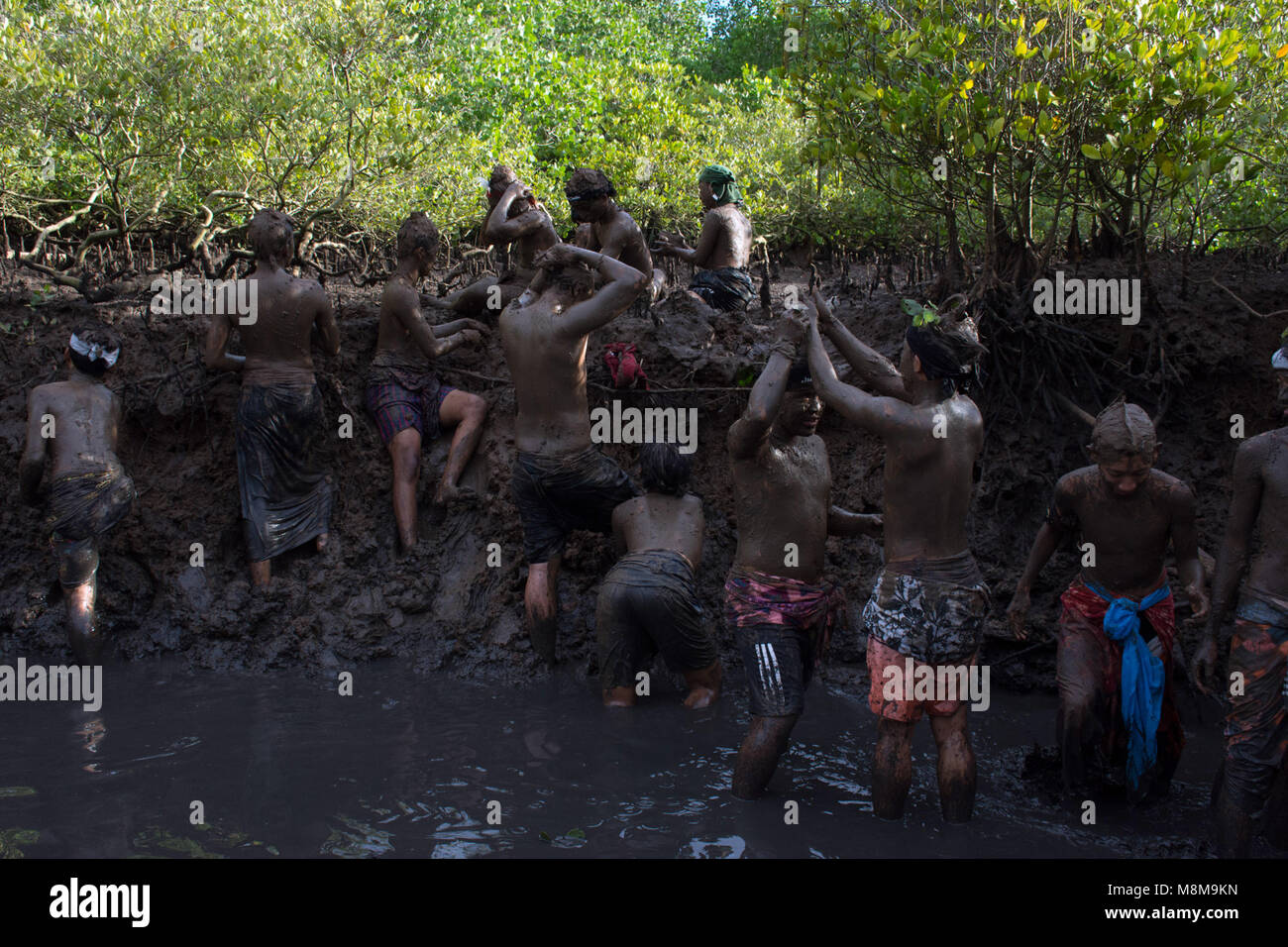 Kedonganan, Bali, Indonesia. 18th Mar, 2018. BALI, INDONESIA - MARCH 18 ...