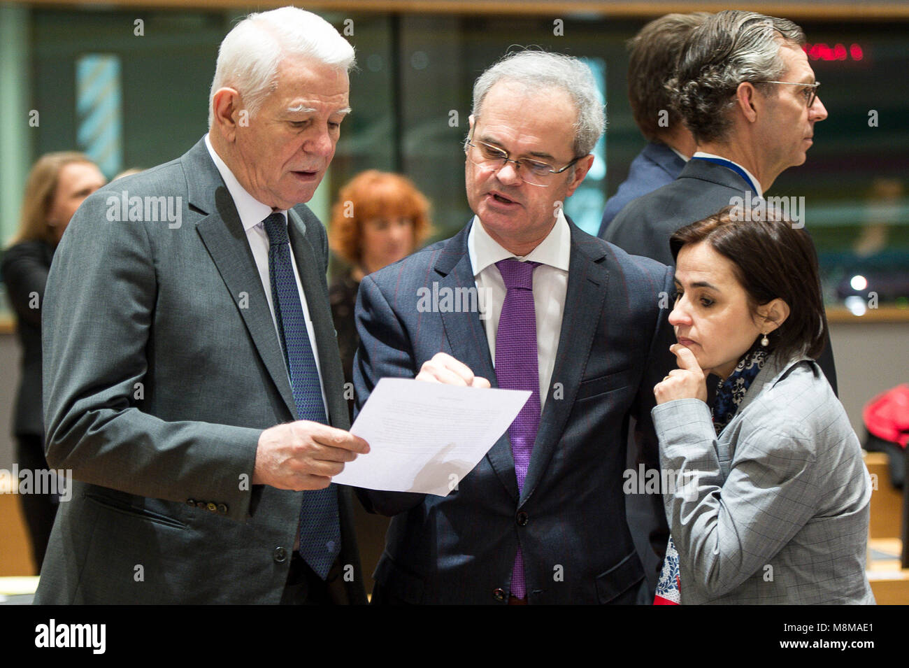 Brussels, Belgium. 19th Mar, 2018. Romanian Foreign Minister Teodor Melescanu (L) talks to the members of his delegation at the start of FAC the EU Foreign Ministers Council at European Council headquarters in Brussels, Belgium on 19.03.2018 by Wiktor Dabkowski | usage worldwide Credit: dpa/Alamy Live News Stock Photo