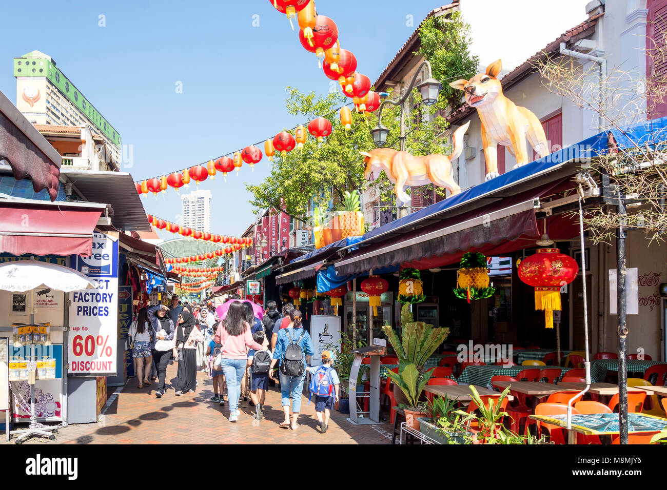 Shops and restaurants on Pagoda Street, Chinatown, Outram District, Central Area, Singapore Island (Pulau Ujong), Singapore Stock Photo