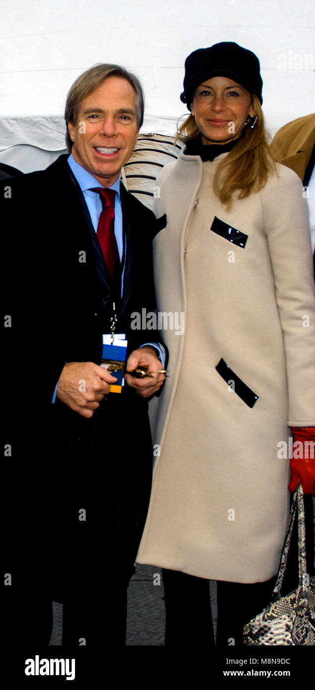 Skov Parat Feed på Washington DC., USA, November 13, 2006 Tommy Hilfiger and his soon to be  new wife Dee Ocleppo arrive at the ground breaking dedication for the  Martin Luther King Memorial. The Hilfiger foundation