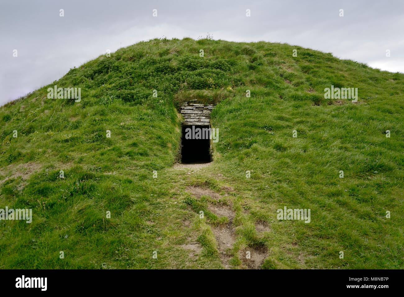Cuween Hill prehistoric chambered cairn Neolithic communal tomb. Orkney, Scotland. Entrance passage. 5000 years old Stock Photo