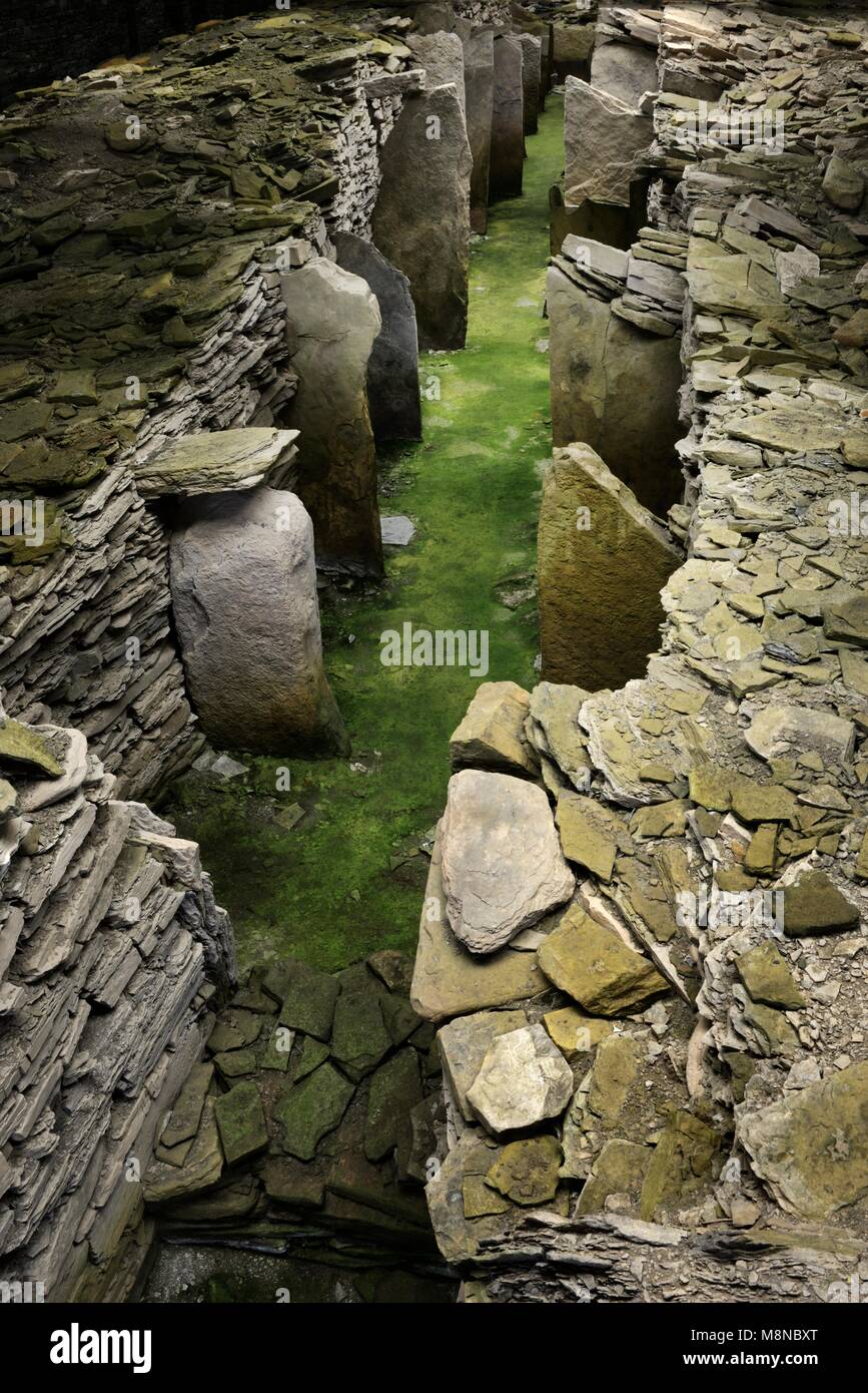 Midhowe prehistoric chambered stalled cairn Neolithic tomb on island of Rousay, Orkney, Scotland. Interior. Orkney-Cromarty type communal burial grave Stock Photo