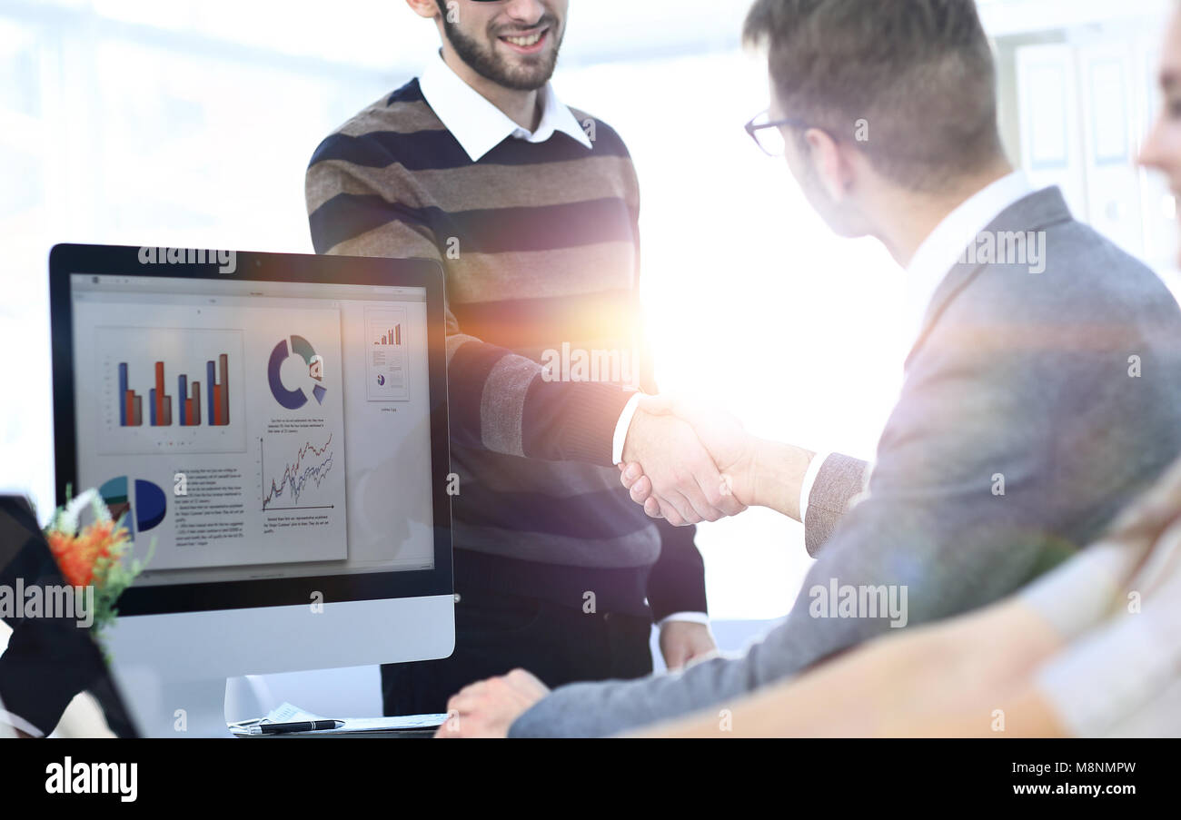 handshake Manager and the client in the office Stock Photo - Alamy