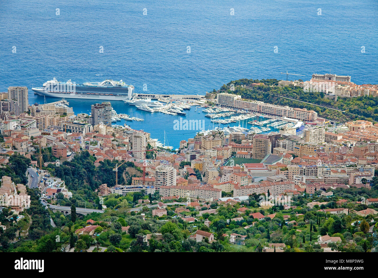 Kreuzfahrtschiff im Hafen von Monaco, Fuerstentum Monaco, Europa | Cruise liner at harbour of Monaco, Principality of Monaco, Europa Stock Photo