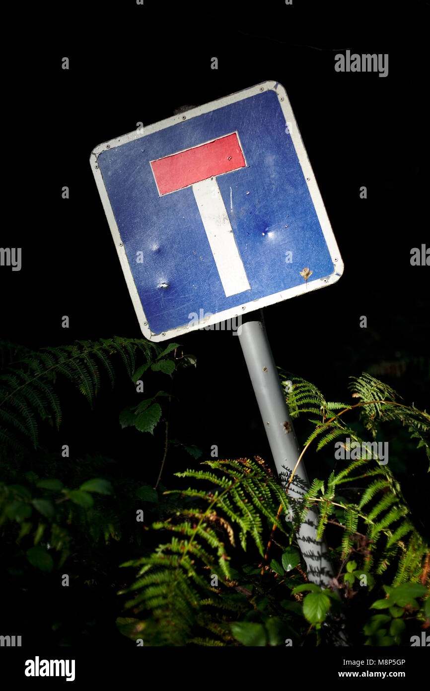 A road sign warning of a dead-end ahead Stock Photo