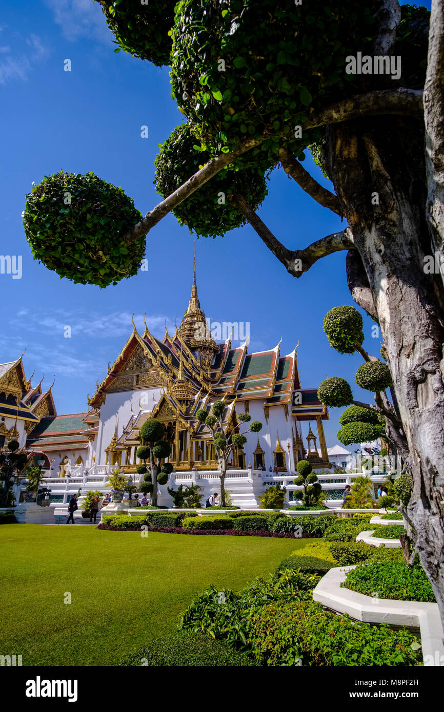 The Dusit Maha Prasat Hall, Phra Thinang Dusit Maha Prasat, located in a garden in The Grand Palace Stock Photo