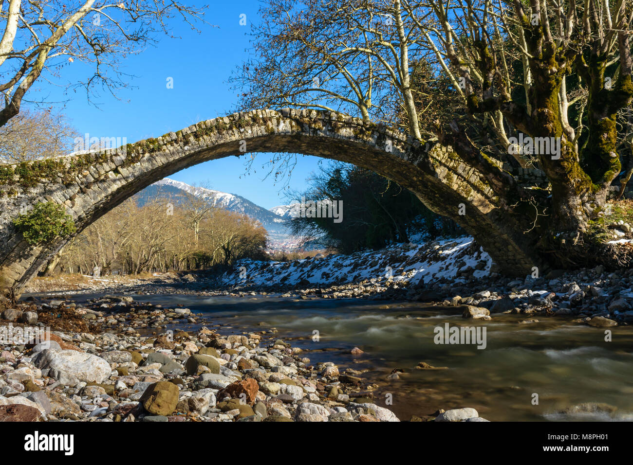 Stone arc bridge over river Stock Photo - Alamy