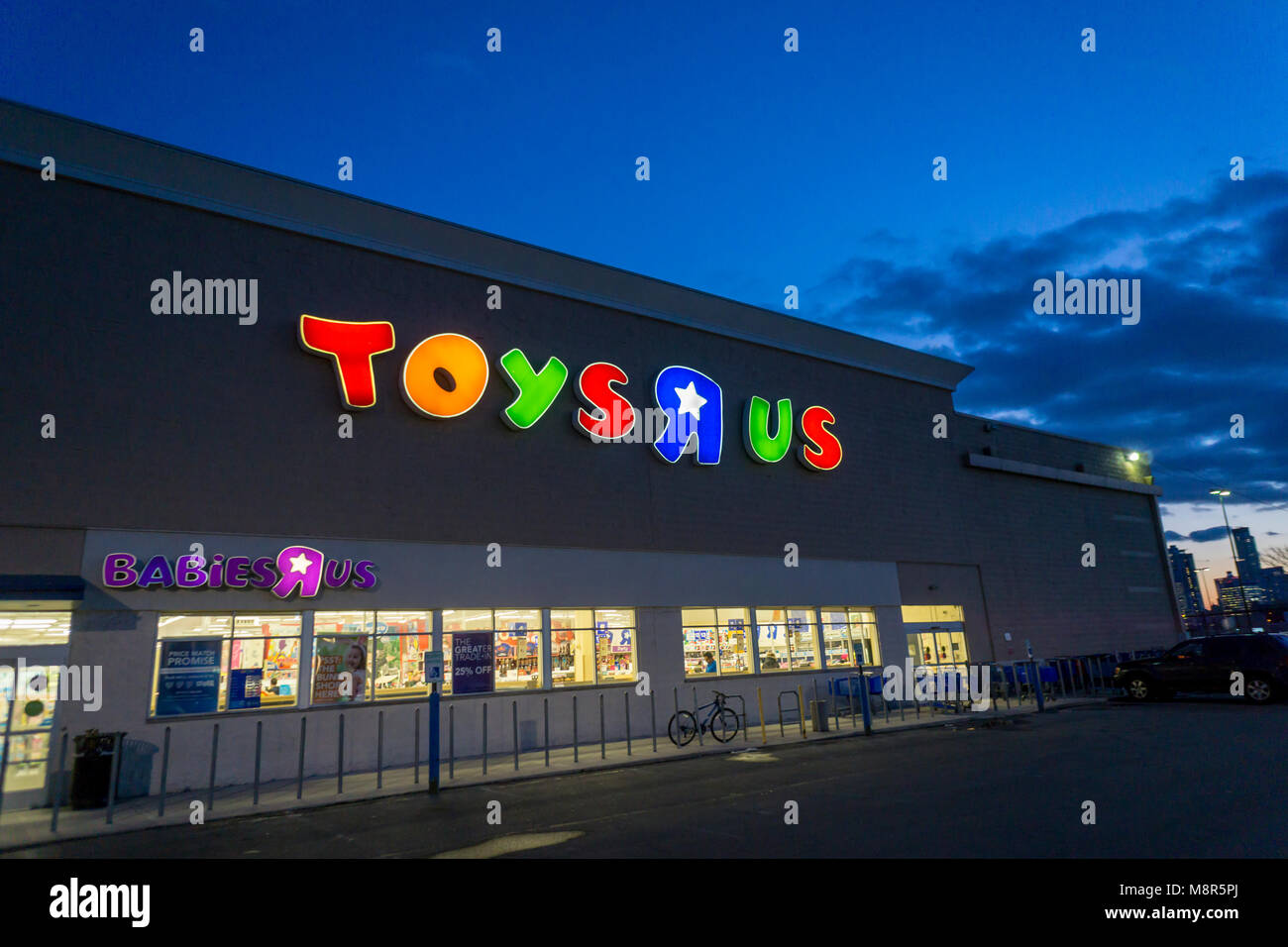 toys r us queens