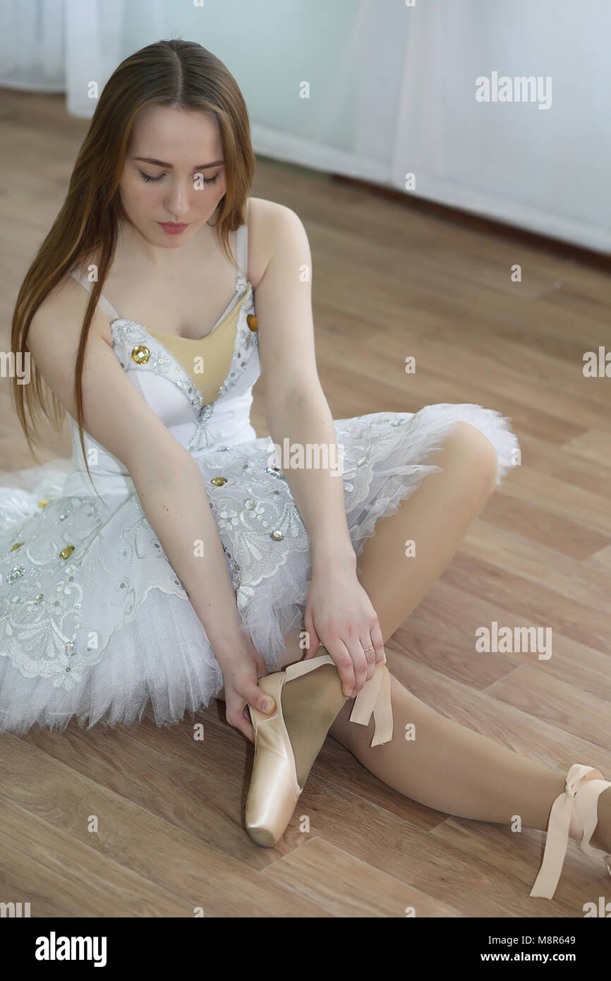 Pretty girl ballet dancer practicing Stock Photo Alamy