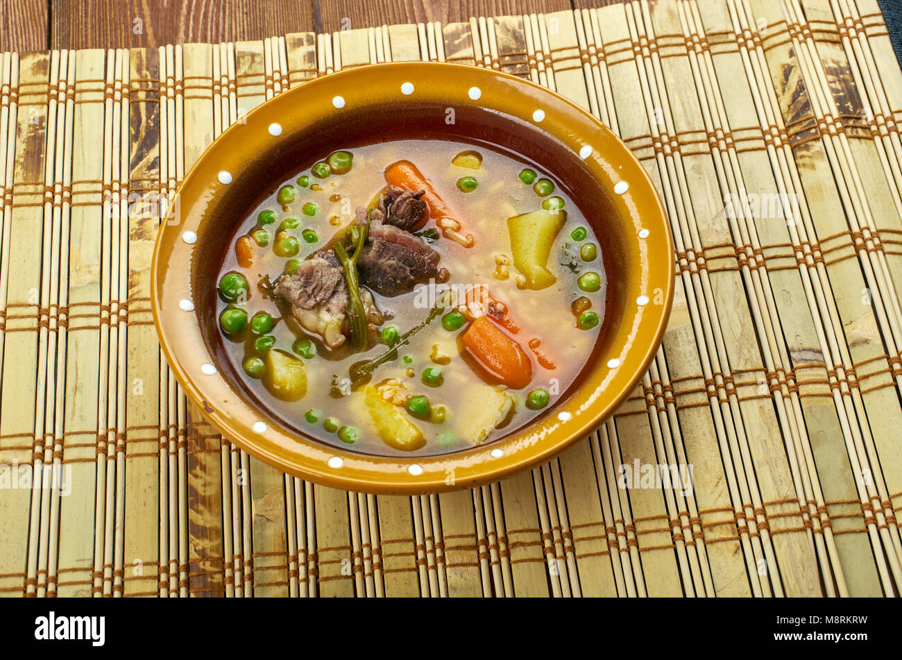 La sopa de arroz colombiana Colombian Rice Soup with Powdered Beef