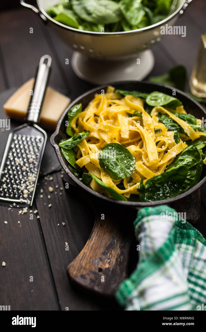 Spinach tagliatelle pasta Stock Photo Alamy