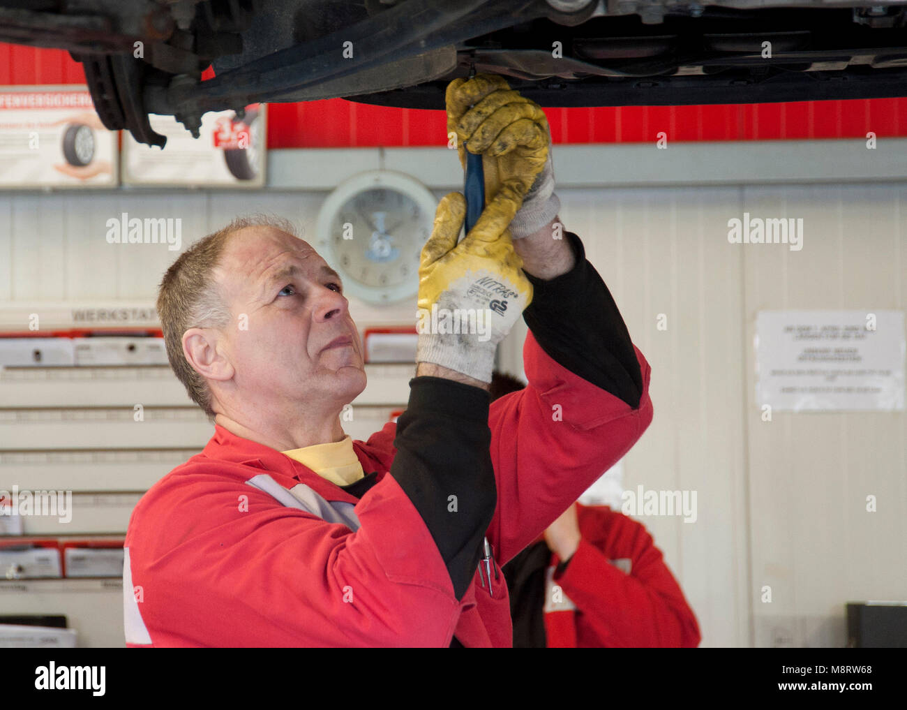 ATU. Mechaniker im Einsatzt. Mechaniker im Einsatz Stock Photo