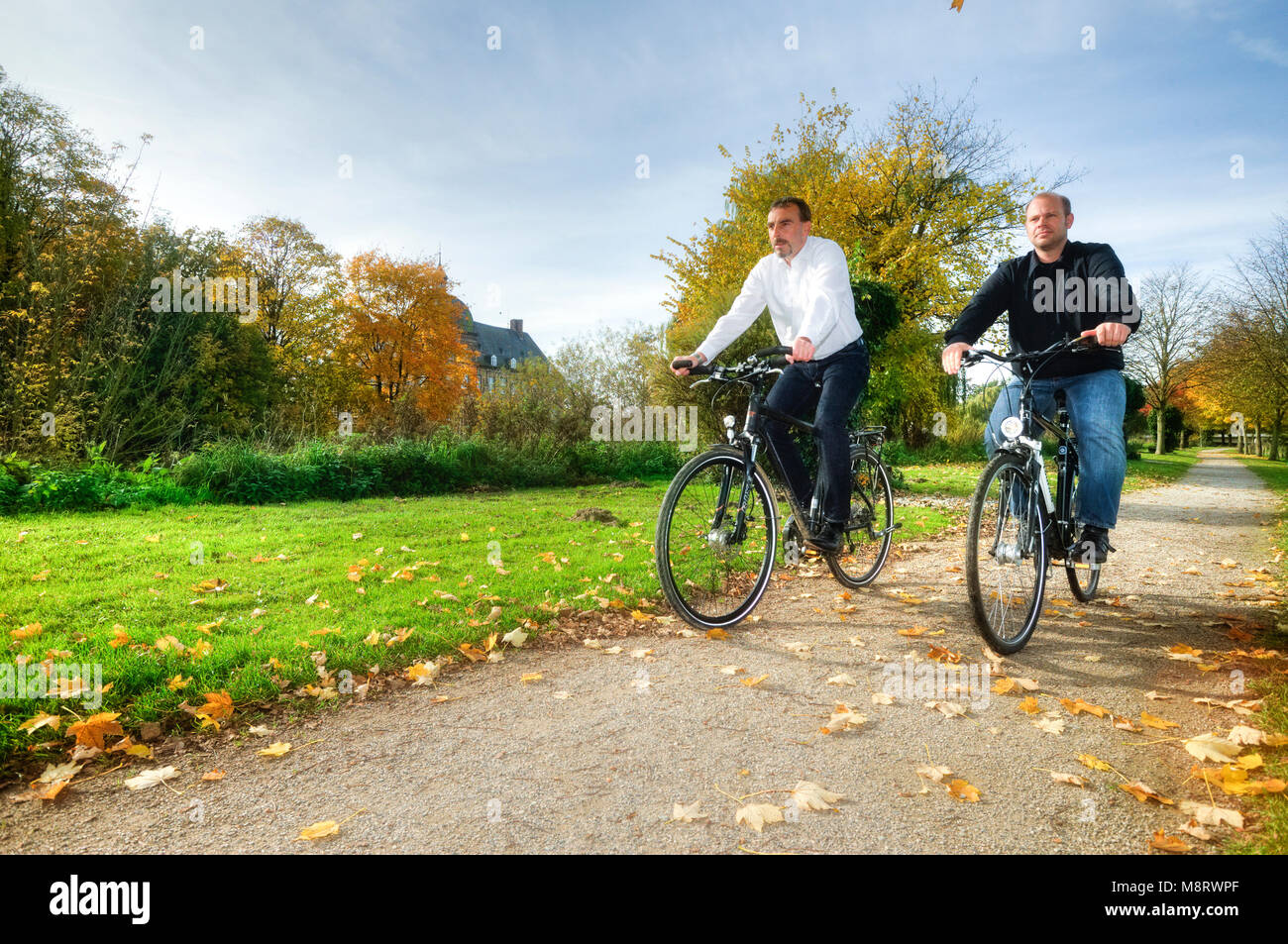 Fahrradfahren in Lippetal entlang der Lippe. Stock Photo