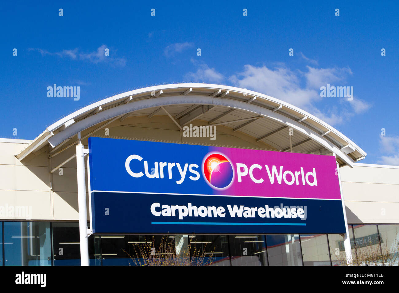 currys pc world team know how retail park mall shopping centre complex shop shops store stores storefront business commercial Stock Photo