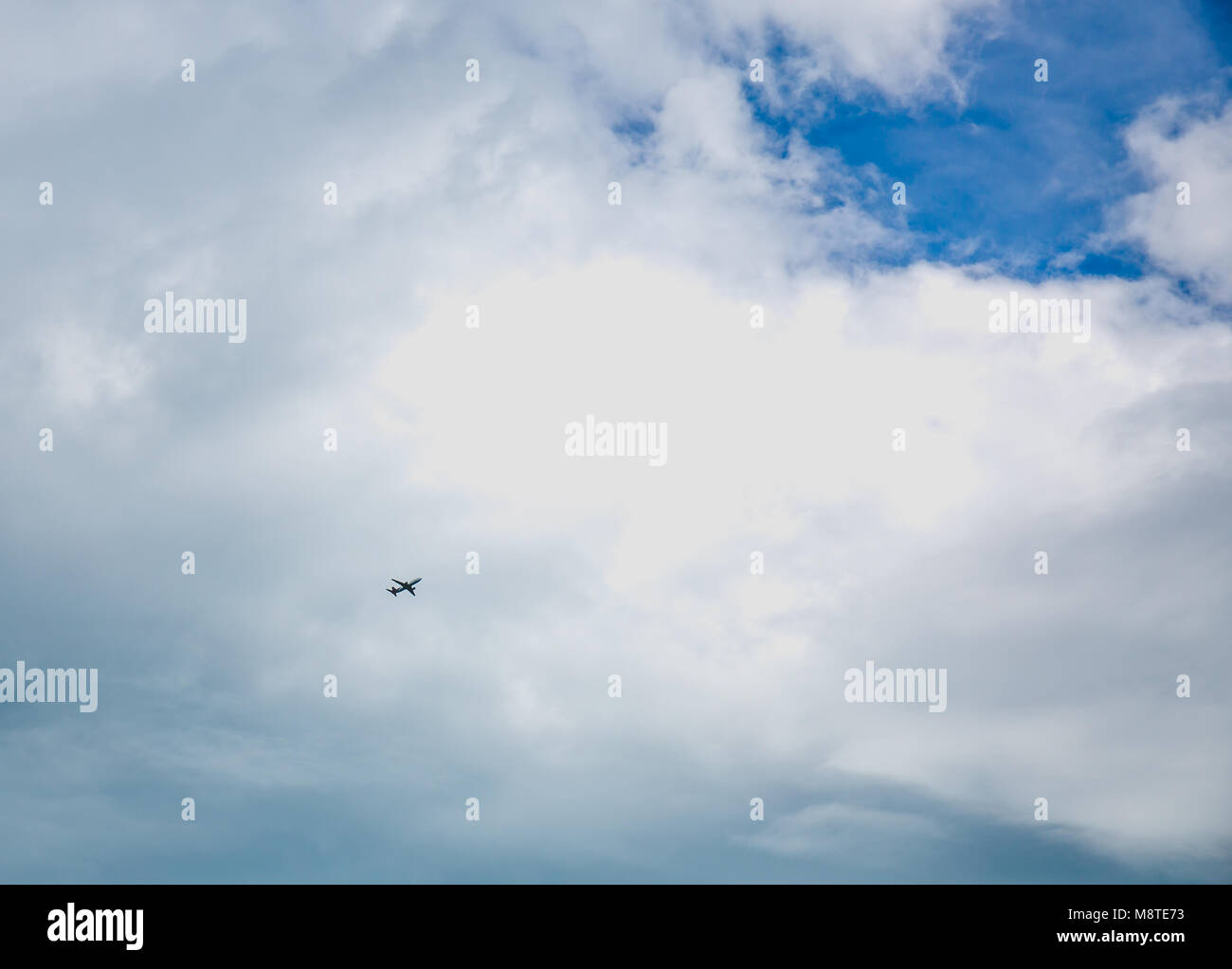 Wing aircraft over big clouds hi-res stock photography and images - Alamy