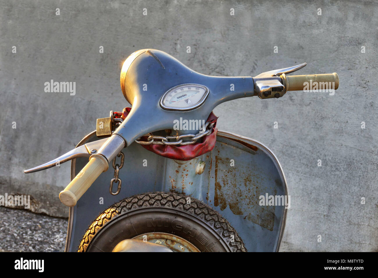 Vintage Vespa Scooter Stock Photos & Vintage Vespa Scooter Stock Images - Alamy