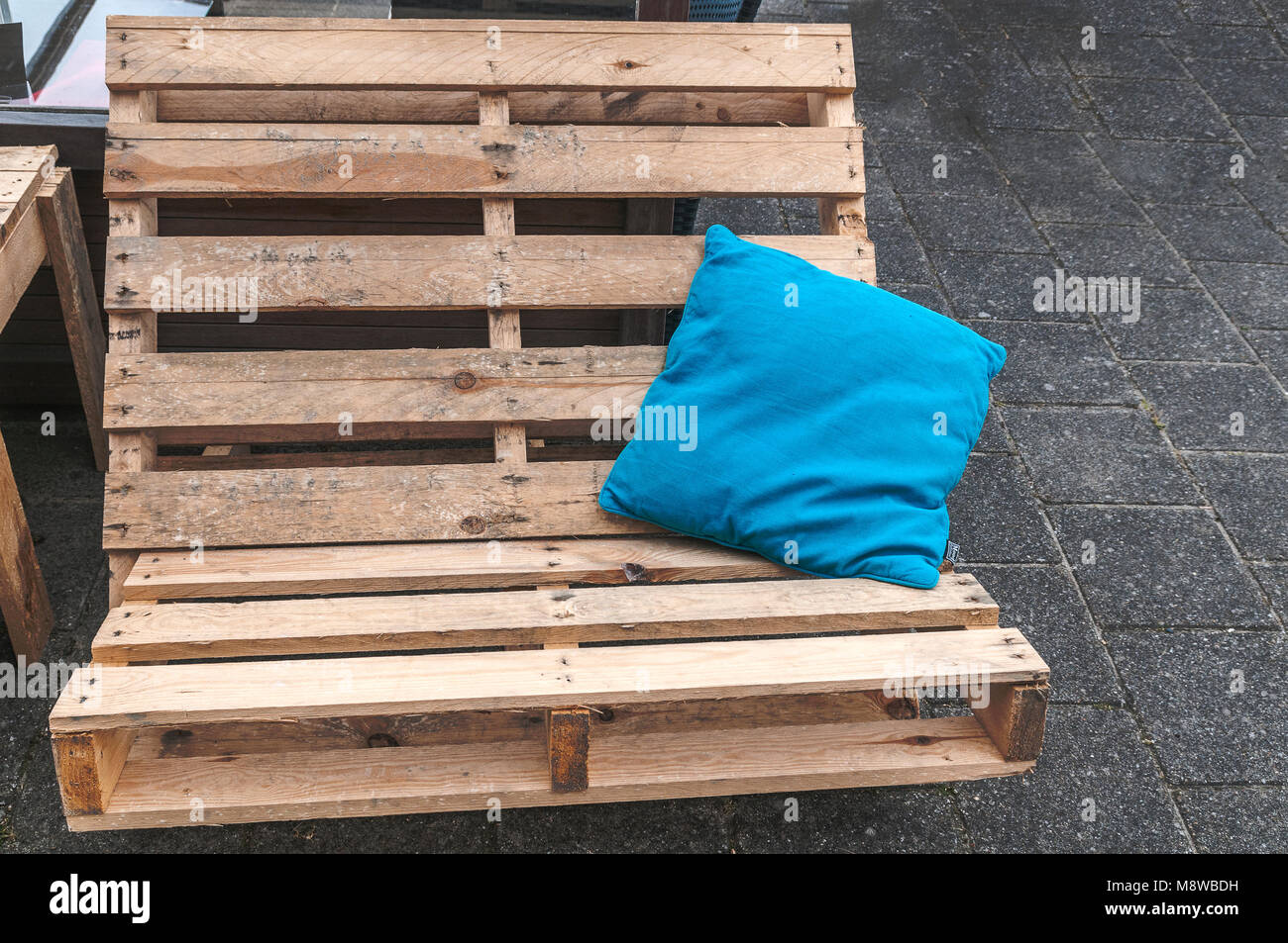 Diy Pallet Bench 9 Steps Instructables