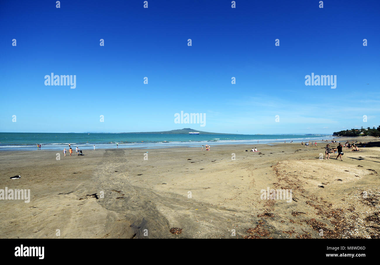 Summer season on Takapuna beach, New Zealand Stock Photo Alamy