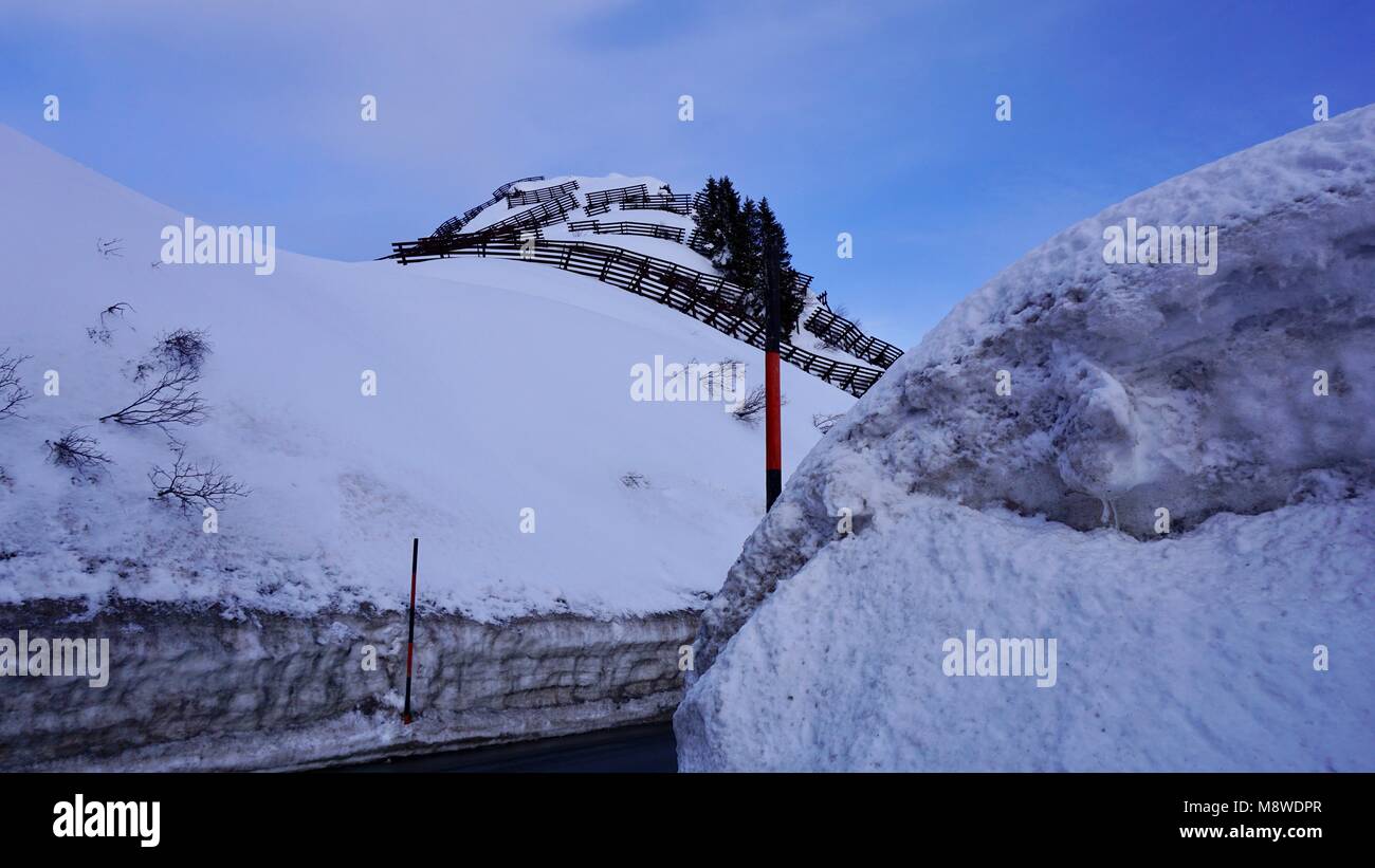 Arlbergpass zwischen Stuben und St. Anton im Winter Stock Photo