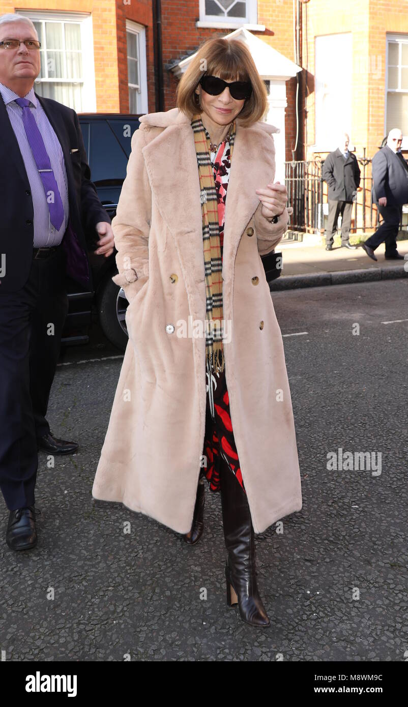 anna wintour trench coat