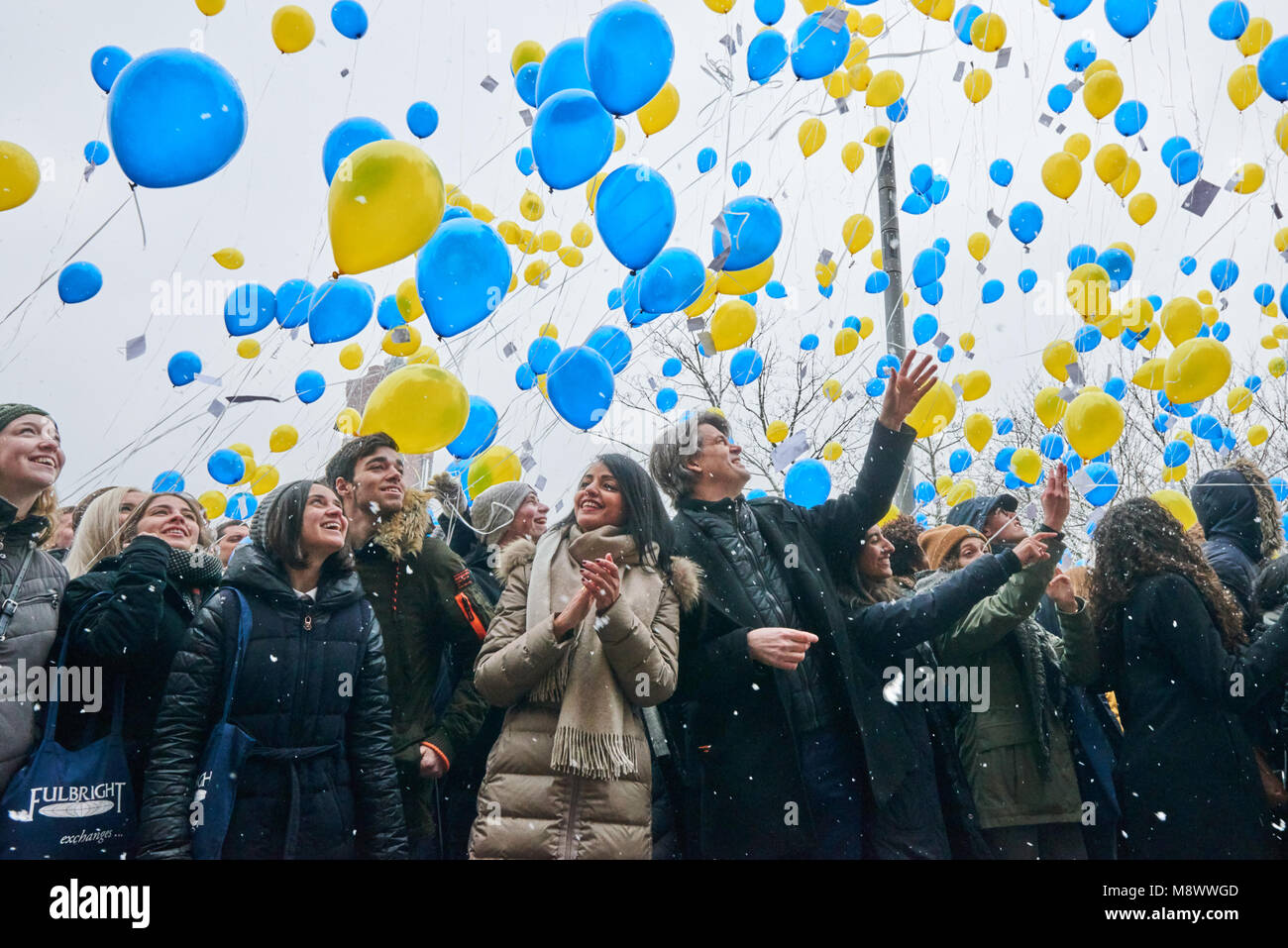 20 March 2018, Germany, Berlin: Sawsan Chebli, state secretary for civic engagement and internarional affairs, and Oliver Schmidt, executive director of the German-American Fulbright Commission (both C), along with students and scientists holding yellow and blue balloons outside the Rotes Rathaus. They are protesting against the threat of cuts to the US international exchange programme Fulbright. Photo: Annette Riedl/dpa Stock Photo