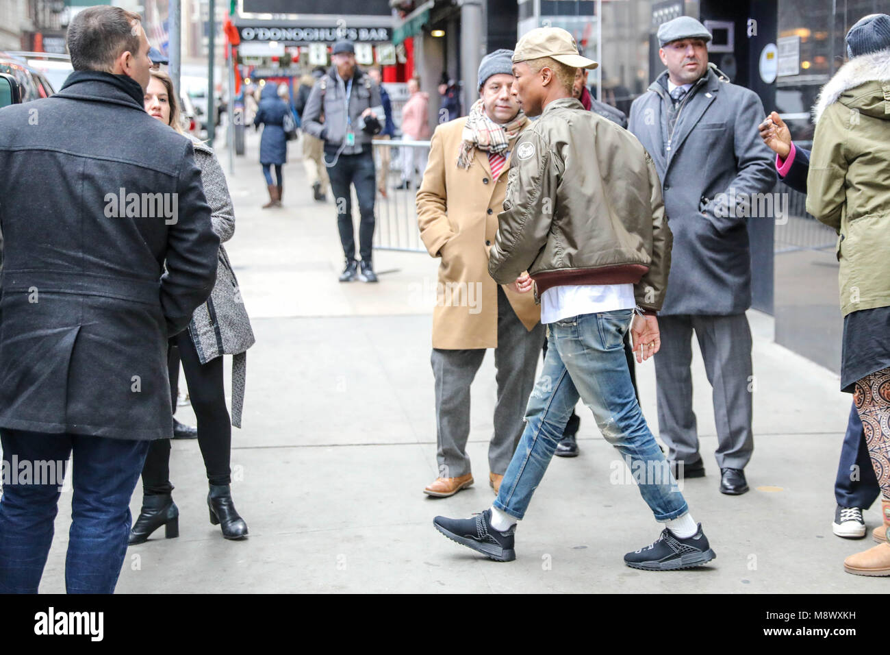 New York, USA. 20th March, 2018. The American singer Pharrell Williams is seen in front of a studio of a television station in the city of New York in the United States this Tuesday, 20. (PHOTO: VANESSA CARVALHO/BRAZIL PHOTO PRESS) Credit: Brazil Photo Press/Alamy Live News Stock Photo
