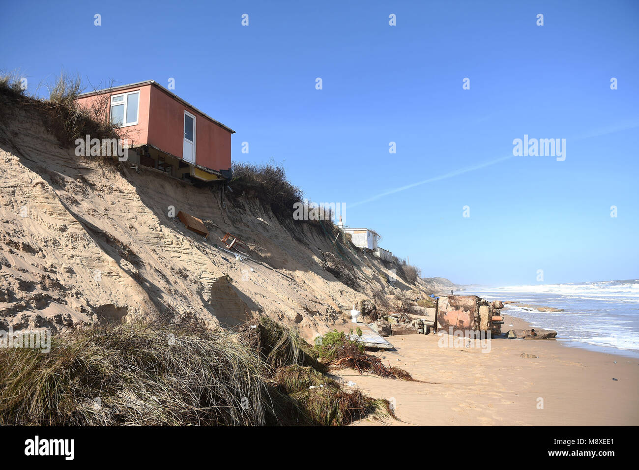 Hemsby house cliff hires stock photography and images Alamy