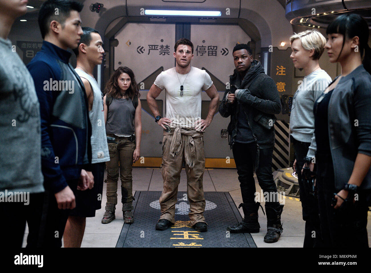 PACIFIC RIM UPRISING, Wesley Wong (blue), Cailee Spaeny (center left