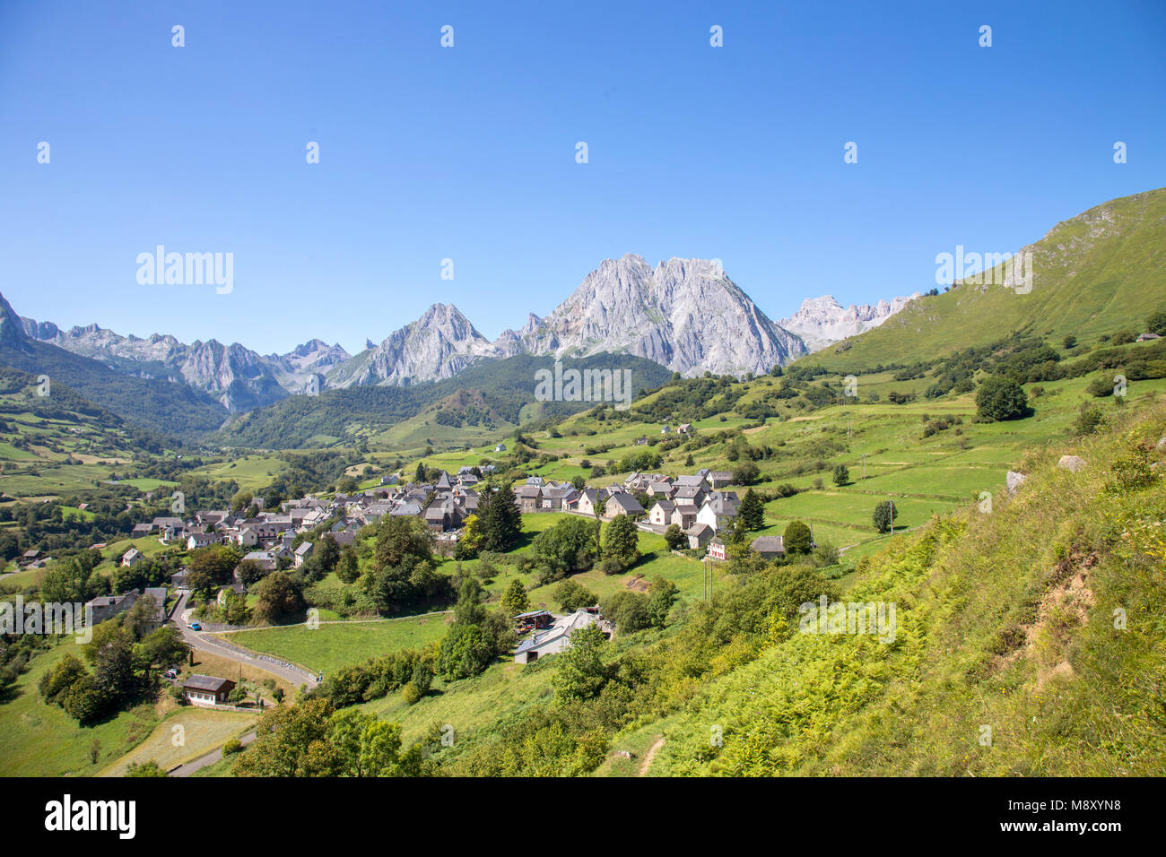 Panorama of the village of Lescun, sheltered within a circle of mountain peaks Stock Photo