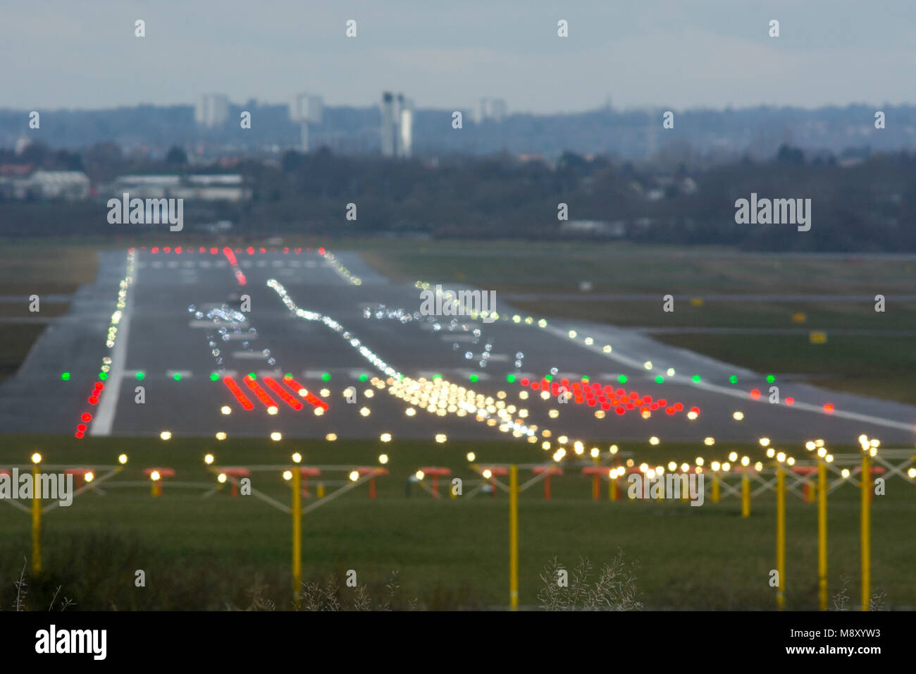 kampagne tin smykker Landing lights runway hi-res stock photography and images - Alamy