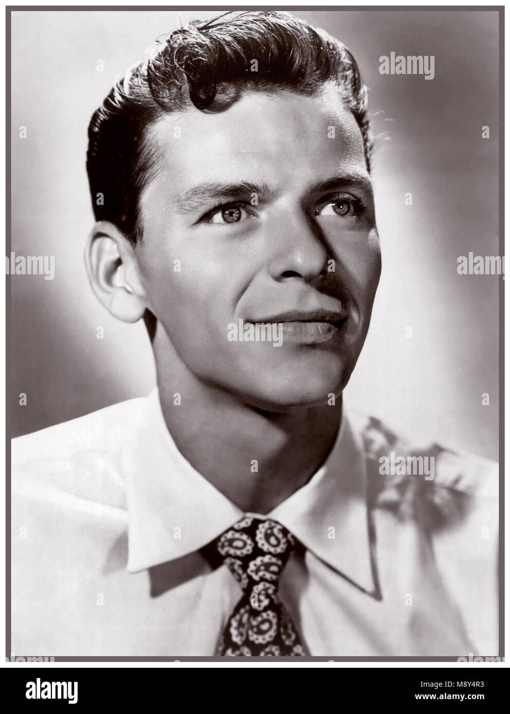 FRANK SINATRA 1930’s B&W formal studio portrait of American crooner singer and actor Frank Sinatra in his twenties Stock Photo