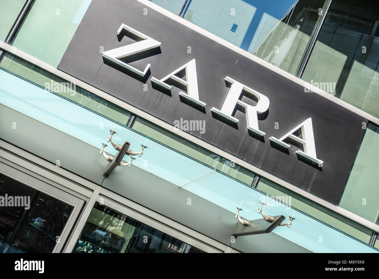 Clothing retailer Zara's storefront in downtown Seattle Stock Photo - Alamy