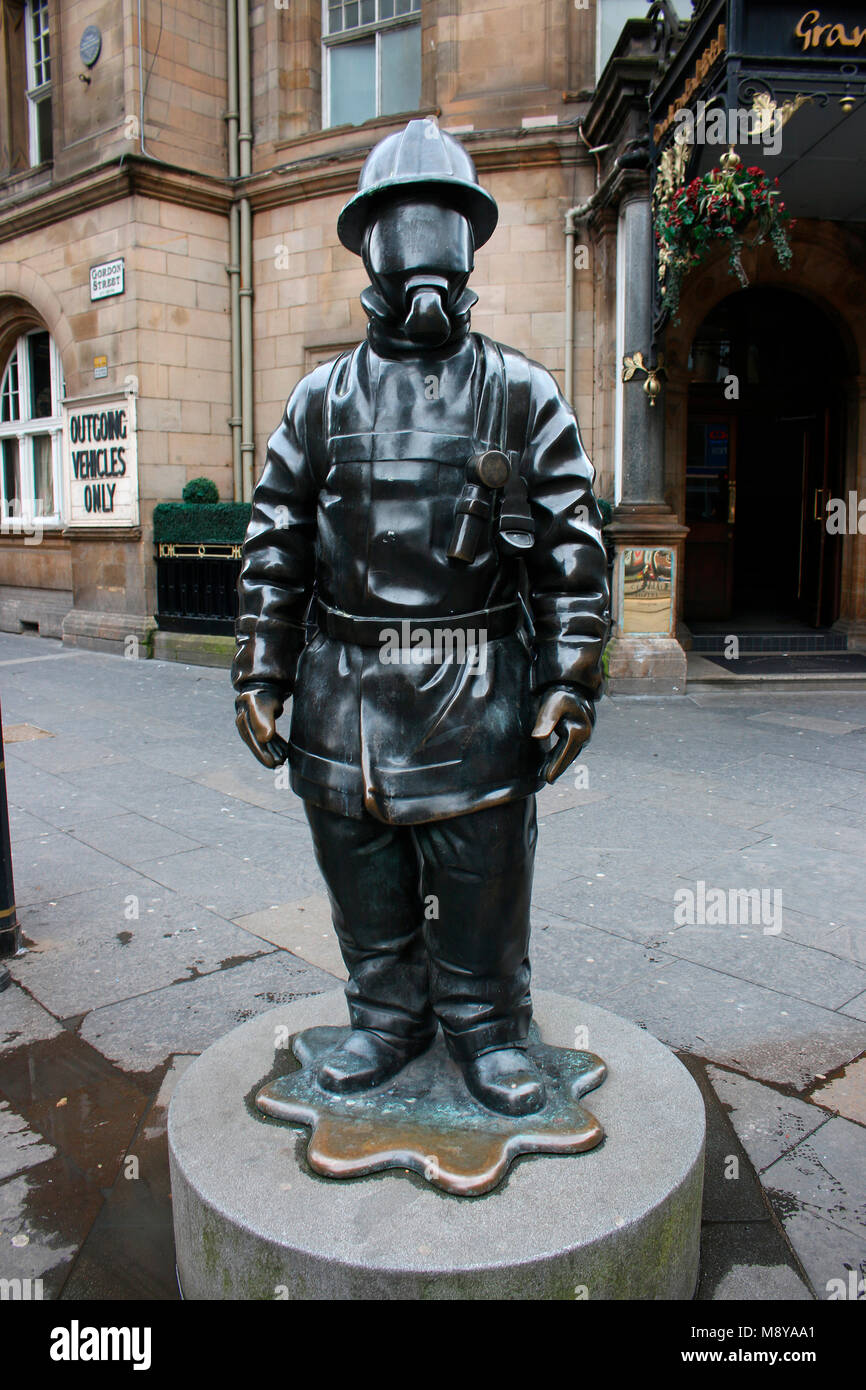 Feuerwehrmann-Skulptur, Glasgow, Schottland/ Scotland. Stock Photo