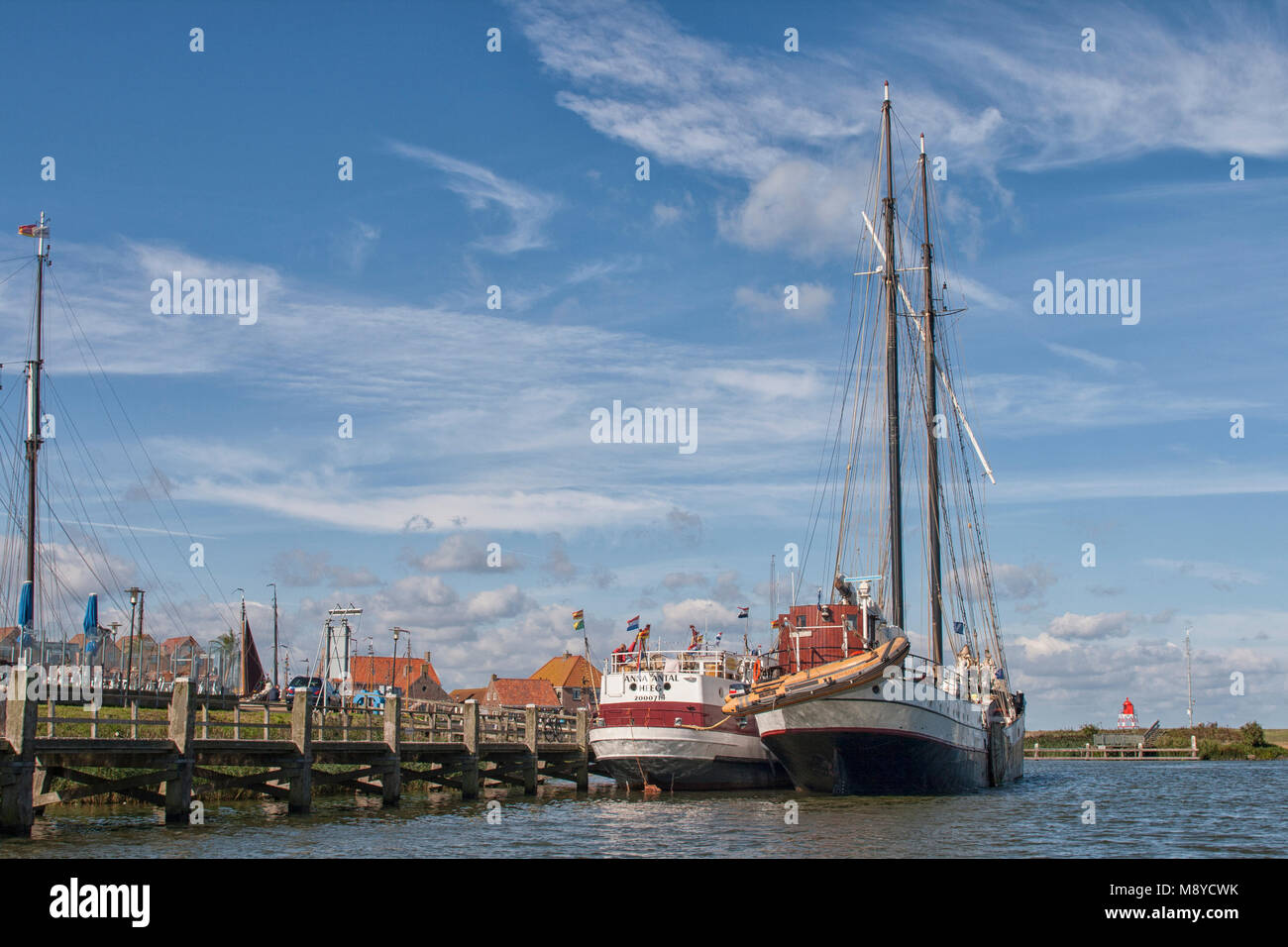 Old sailing ships hi-res stock photography and images - Alamy