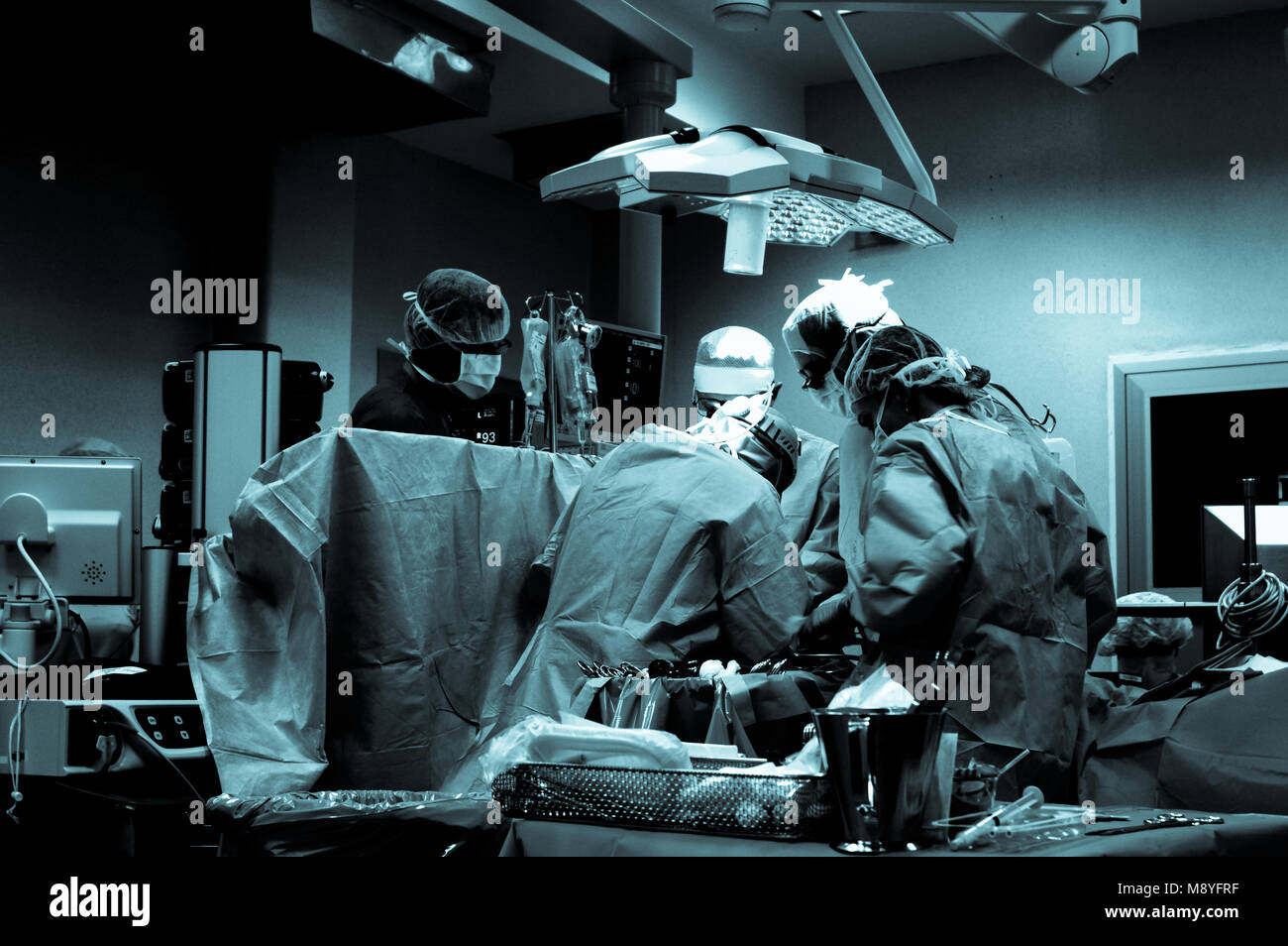 Stackhow Surgeon Surgeons at work Stock Photo - Alamy