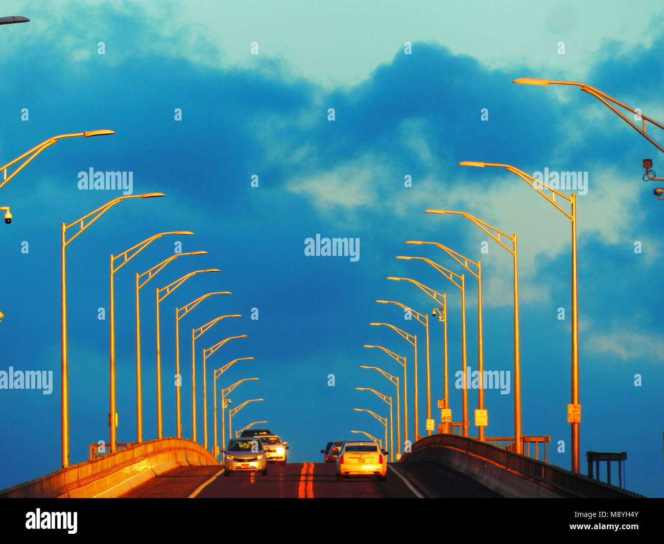 Cars crossing Kingston Rhinecliff Bridge from Ulster county to Duchess