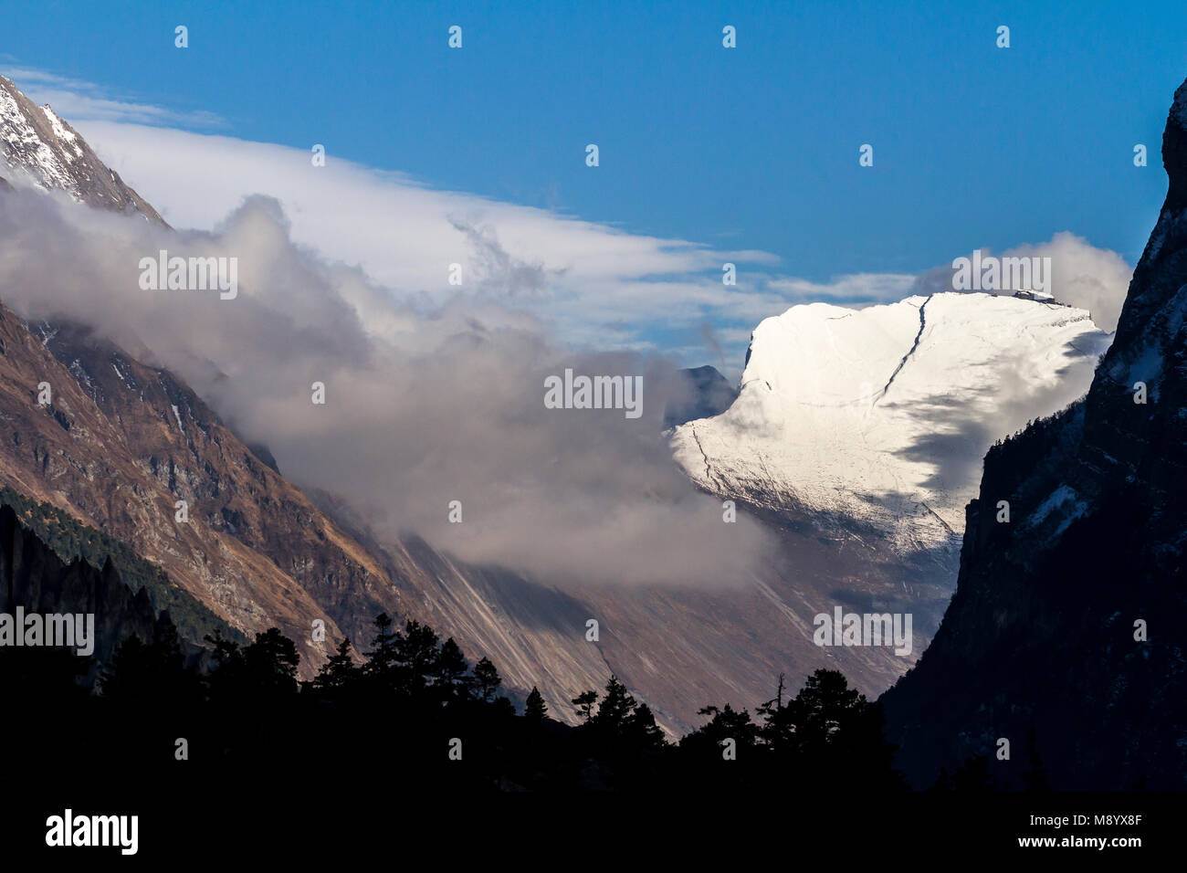 Misty mountains. Morning in Himalayas, Nepal, Annapurna conservation ...