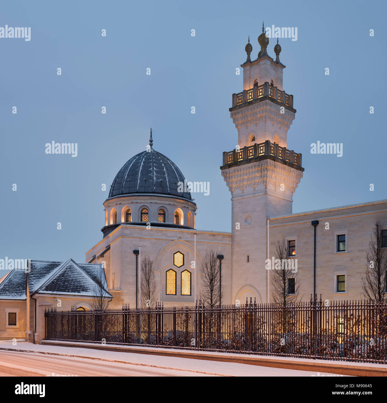 The Oxford Centre for Islamic Studies in the early morning snow. Recognised Independent Centre of the University of Oxford. Oxford, England Stock Photo