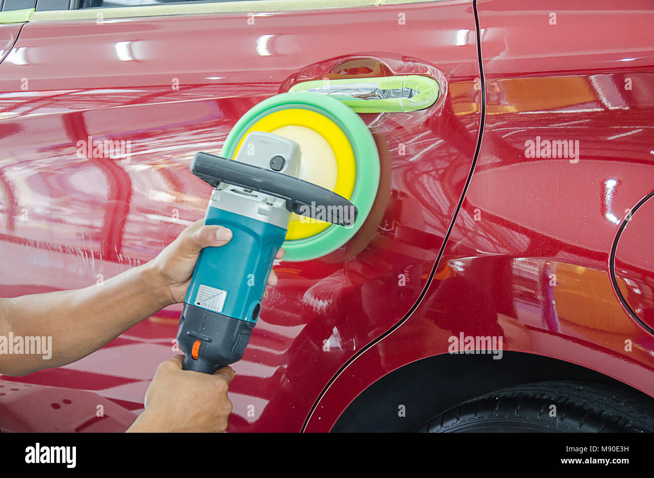 man hand cleaning the car with polishing and waxing Stock Photo Alamy