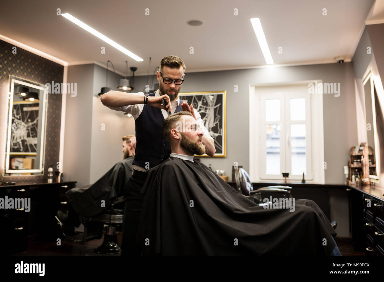Man having hair cut salon hi-res stock photography and images - Alamy